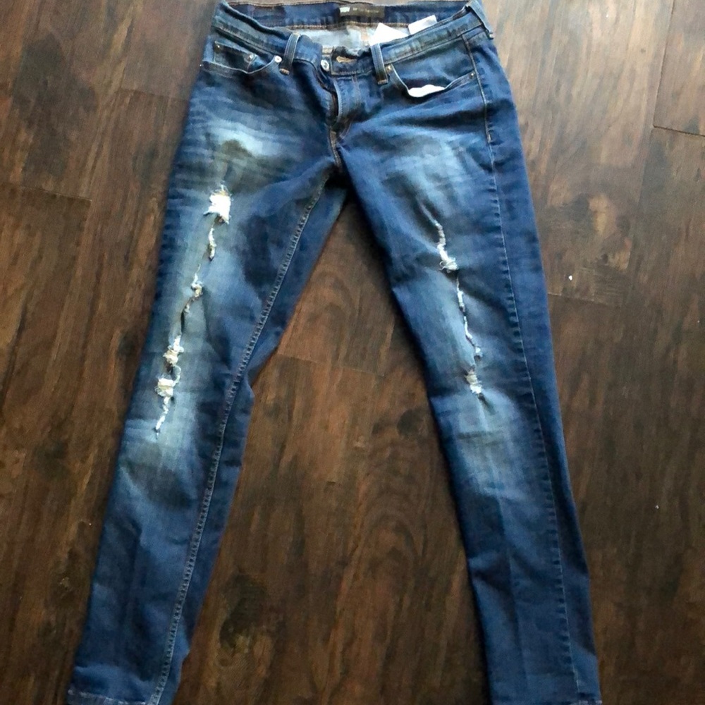 Low waisted distressed Levi’s